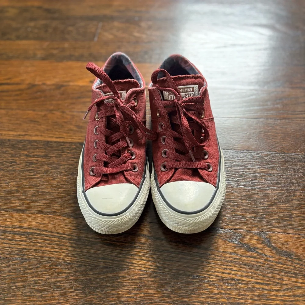 EUC Burgundy Converse Low Tops - Picture 2 of 7